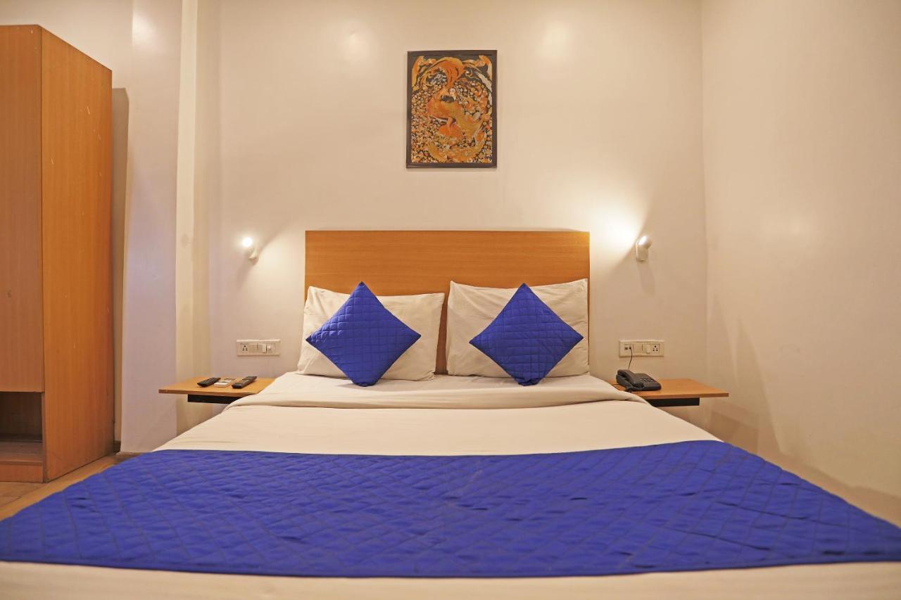 Hotel Yellow Chilli Britannia Chowk- Couple Friendly Local Id Accepted Nueva Delhi Exterior foto