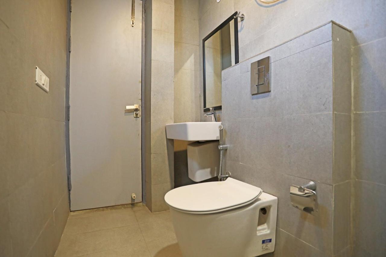 Hotel Yellow Chilli Britannia Chowk- Couple Friendly Local Id Accepted Nueva Delhi Exterior foto