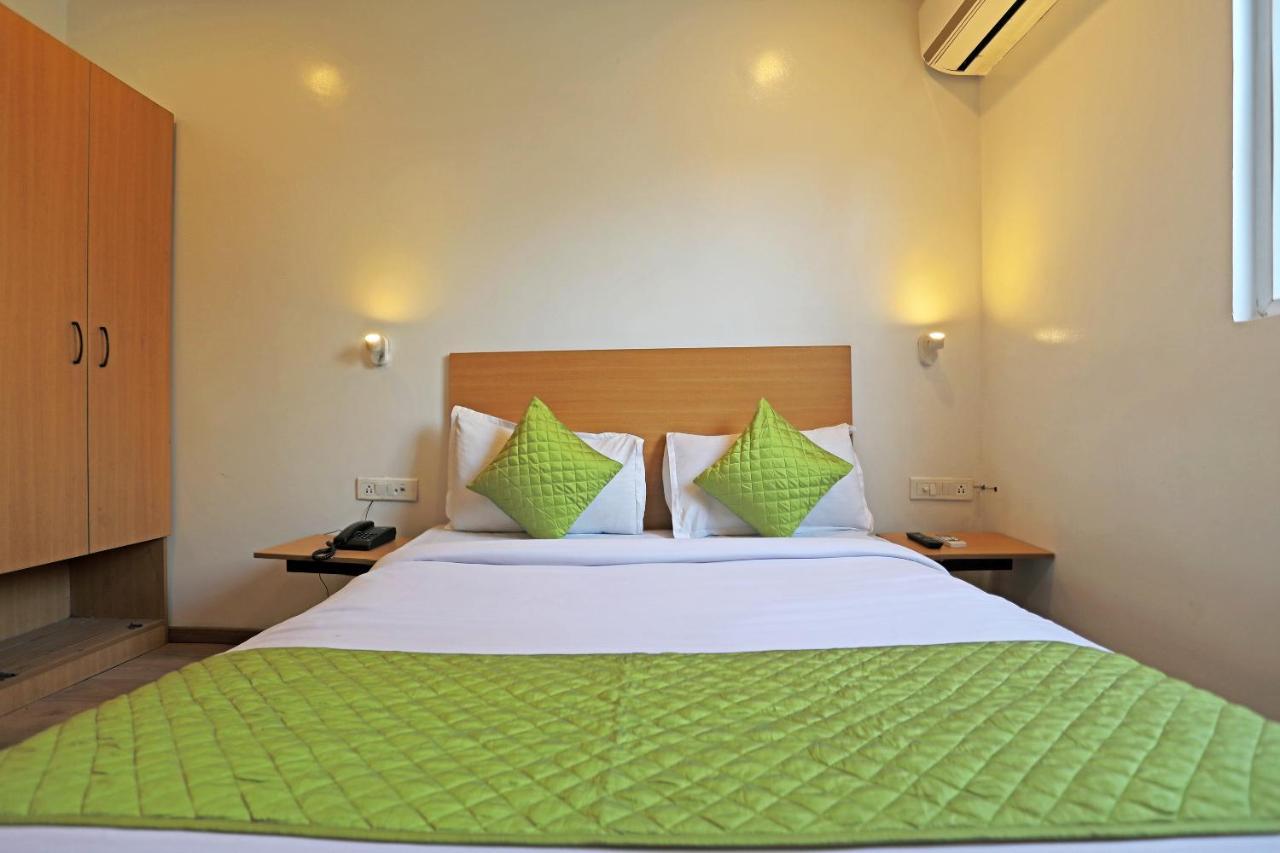 Hotel Yellow Chilli Britannia Chowk- Couple Friendly Local Id Accepted Nueva Delhi Exterior foto