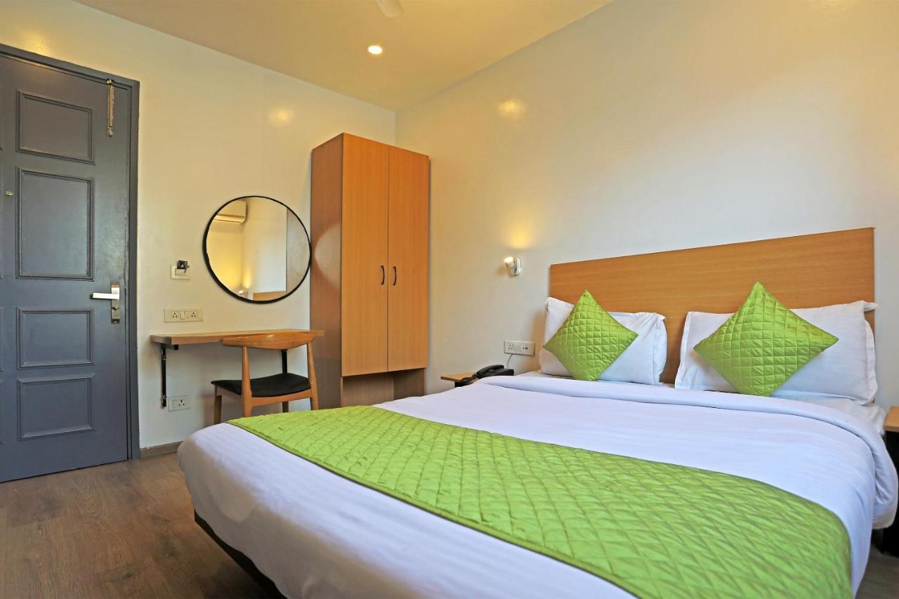 Hotel Yellow Chilli Britannia Chowk- Couple Friendly Local Id Accepted Nueva Delhi Exterior foto