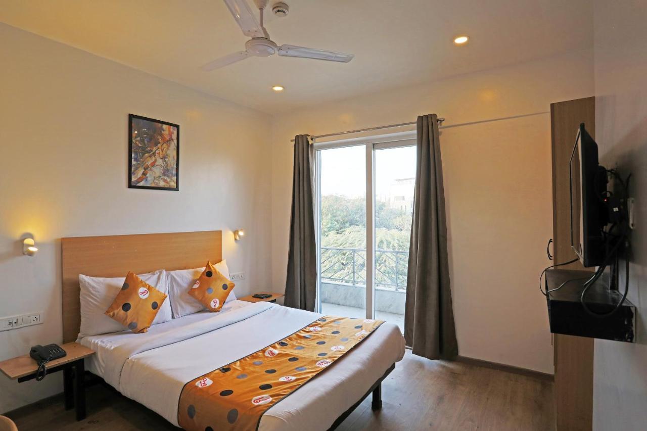 Hotel Yellow Chilli Britannia Chowk- Couple Friendly Local Id Accepted Nueva Delhi Exterior foto