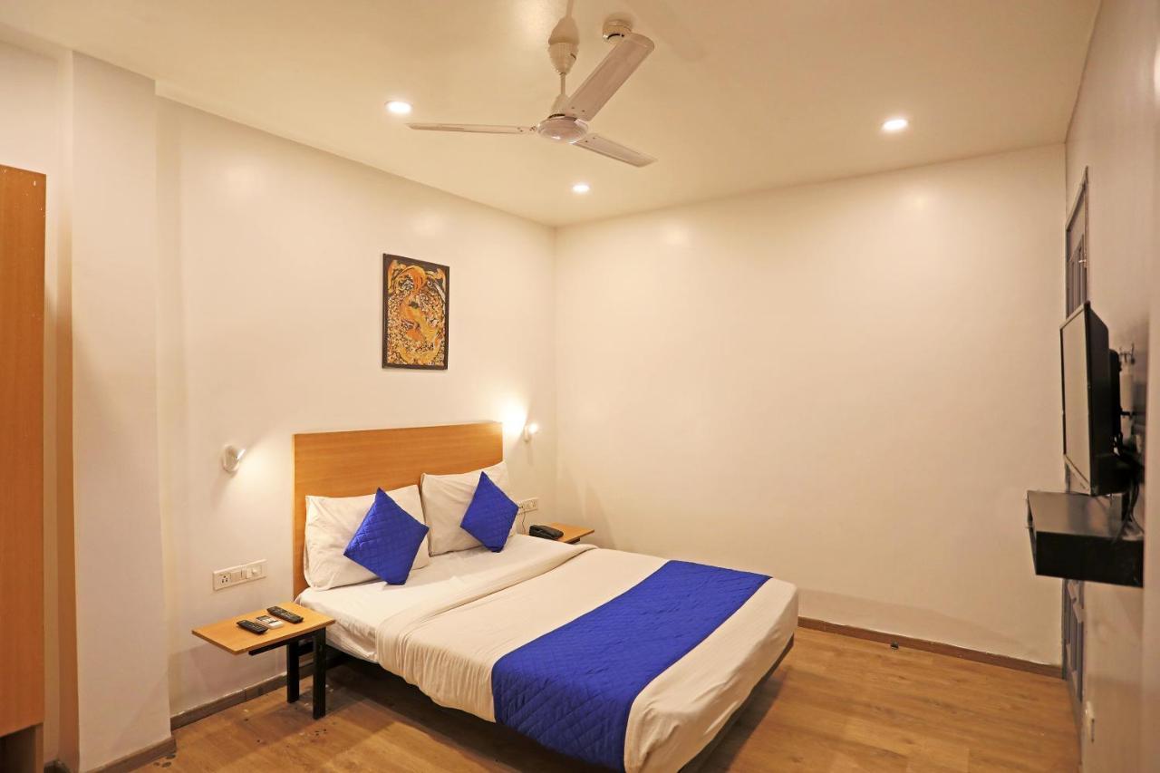 Hotel Yellow Chilli Britannia Chowk- Couple Friendly Local Id Accepted Nueva Delhi Exterior foto